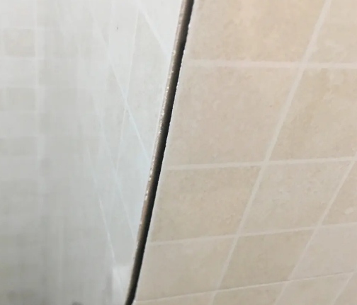 巨野瓷砖空鼓维修公司分享阳台瓷砖脱落的修复过程可以分为以下几个步骤