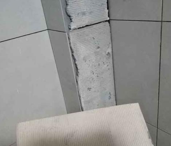 巨野瓷砖空鼓维修公司分享下厨房瓷砖脱落的补救措施。